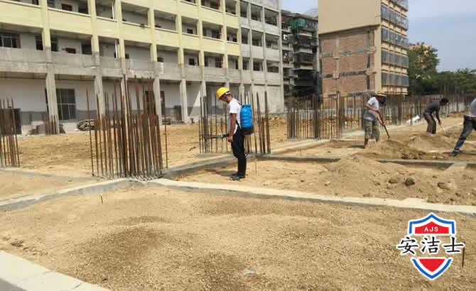 长兴学校机关防治白蚁